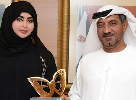 زينب محمد تفوز بـ &laquo;معيار القيادة&raquo; في جائزة الإمارات للسيدات