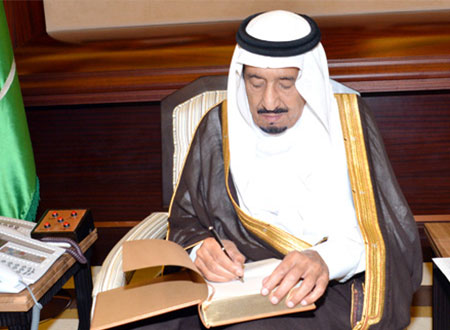 نائب خادم الحرمين يكرم الفائزين بجائزة الدراسات التاريخية