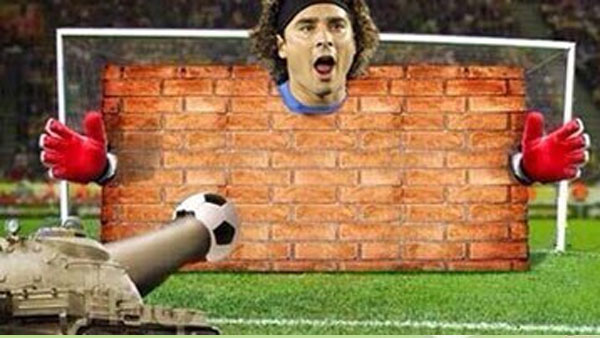 جمهور المكسيك يحتفي بجوليرمو اوشو بعد مباراة البرازيل.. صور