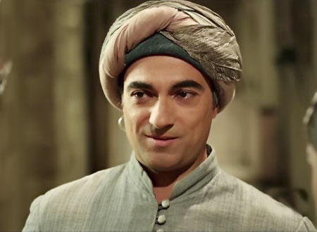 سليم بيرقدار في أجازة رومانسية مع زوجته بعد انتهاء «حريم السلطان».. صور
