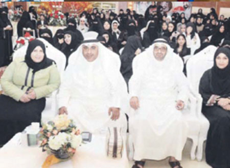 فاطمة بنت الوليد احتفت بخريجاتها