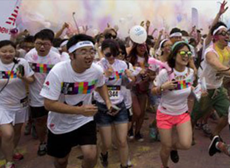 انطلاق سباق الألوان &laquo;The Color Run&raquo; فى العاصمة الصينية بكين