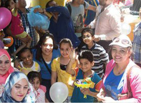 سفراء العمل التطوعى يزورون أطفال أبو الريش بفوانيس رمضان