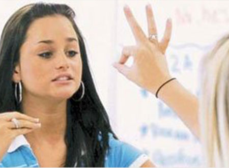 &laquo;آدم&raquo; تبث رسائل توعوية وسلوكية بلغة الإشارة فى رمضان