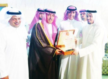 أبناء المطيري يحتفلون بأخيهم منيف