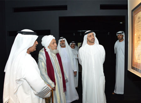 عبد الله بن زايد يُكرّم الفائزين بجائزة البردة