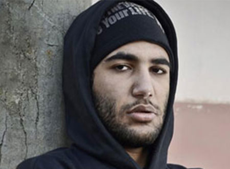 أحمد جابر أول رسام فى مصر يحترف فن الجرافيتى على الكوبرى