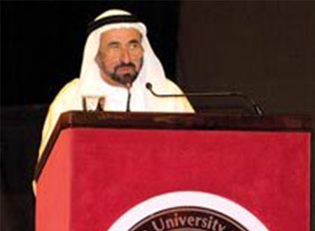 سلطان يحضر حفل تخريج بالجامعة الأميركية في الشارقة