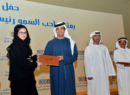منصور بن زايد يشهد تكريم خريجي بعثة رئيس الدولة
