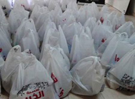حياتك وحياتنا.. يوزعون 100 شنطة رمضانية فى عزب الدقهلية