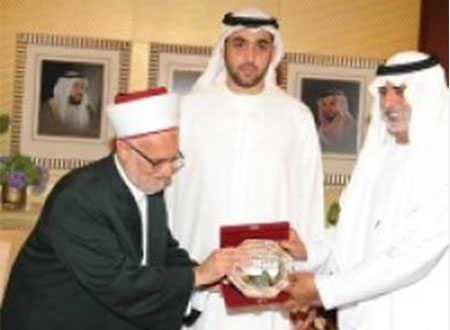 ولي عهد أم القيوين يحضـر مأدبة إفطار نهيان بن مبارك