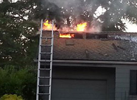 يخسر 60 ألف دولار ويحرق منزله بسبب عنكبوت