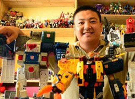 صينى ينفق 30 ألف دولار لتجميع ألعاب الـ&laquo;Transformers&raquo;