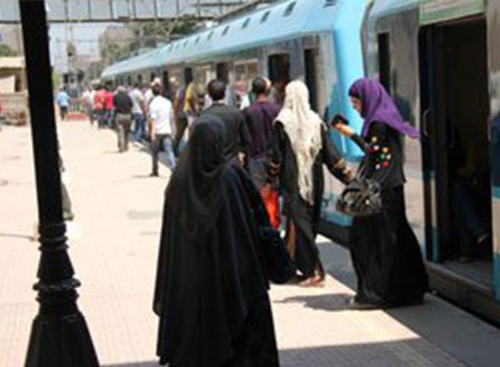 «ينابيع الحياة» تطالب بتدوين أسماء محطات المترو بـلغة الإشارة