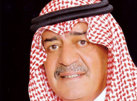 الأمير مقرن يعزي البصري وإخوانه في وفاة أخيهم