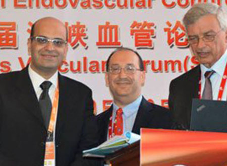 طبيب مصري يحصل على جائزة أفضل 5 أبحاث بمؤتمر طبى بالصين