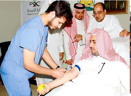 وزير العدل يدشن حملة التبرع بالدم بجدة 