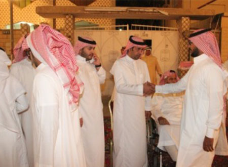 محافظ جدة يعزي أسرة الجارد