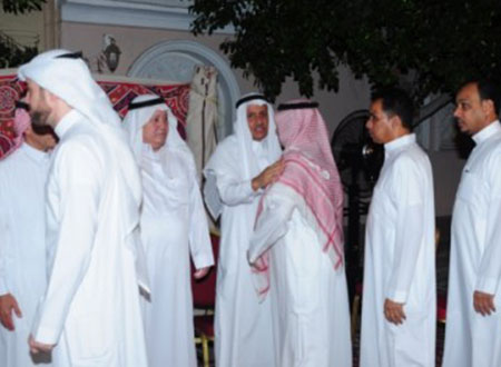أمراء وسفراء ومسؤولون يعزون آل عبدربه