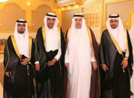 أحمد وخالد يدخلان القفص الذهبي