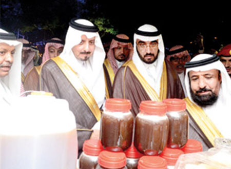 أمير عسير يدشن مهرجان العسل