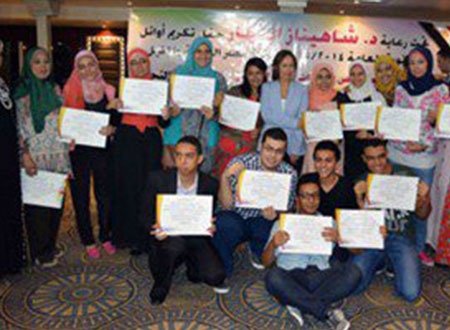 شاهيناز النجار تكرم أوائل الثانوية العامة بمصر القديمة