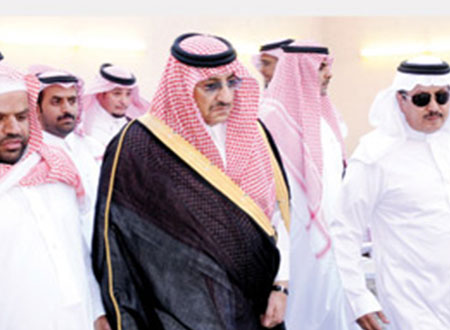 الأمير مقرن يعزي في وفاة مدير حرس الحدود