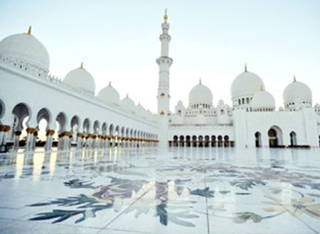 جامع الشيخ زايد الكبير ينظم دورات لتحفيظ القرآن