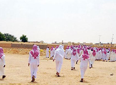 أهالي المزاحمية يشيعون حرم «المقاطي» لمقبرة حضار