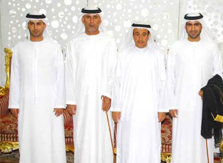 كبار المسؤولين يحضرون أفراح المقبالي والنيادي