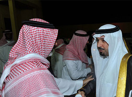 مشعل بن عبدالله يعزي في وفاة والدة عبدالعزيز بن سليمان بن ثنيان