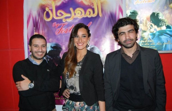 أمينة خليل تلفت الانتباه بزيها في العرض الخاص لـ«المهرجان».. صور