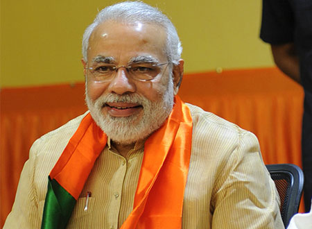 رئيس الوزراء الهندي ناريندرا مودي يتعهد بعودة بوليوود إلى كشمير