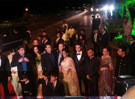 نجوم بوليوود يتألقون في حفل &laquo;صباحية&raquo; شقيقة سلمان خان.. صور