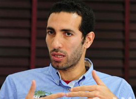 ابن عم محمد أبوتريكة يكشف حقيقة انضمام اللاعب للإخوان