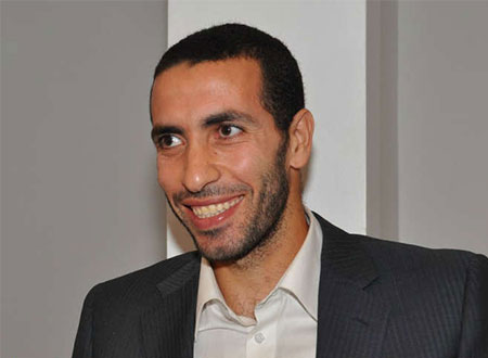 محمد أبو تريكة يداعب لاعبي الأهلي \&quot;المدريديين\&quot; بعد خسارة الملكي برباعية 