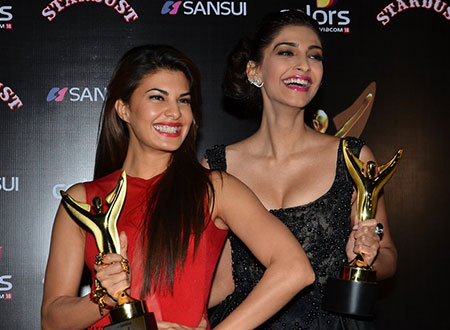 نجوم بوليوود يتألقون بإطلالات مبهرة في حفل توزيع جوائز Sansui Stardust Awards.. صور