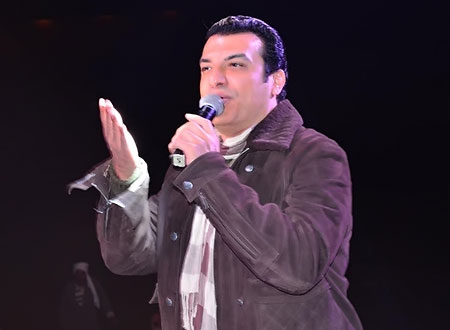 إيهاب توفيق يغني في شرم الشيخ لدعم السياحة  