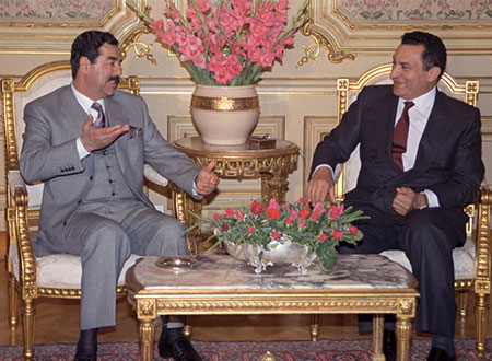 مبارك: صدام حسين تعاون مع رئيس عربي لإفشال جهود وقف غزو الكويت