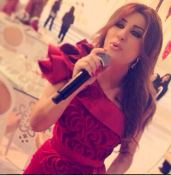 نجوى كرم أميرة بفستان أحمر ساحر في حفل زفاف ملكي.. صور