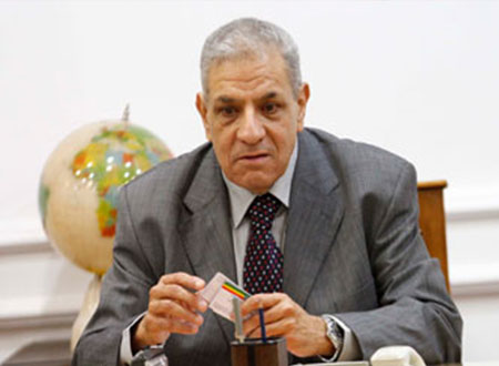 إبراهيم محلب يتقدم باستقالة الحكومة