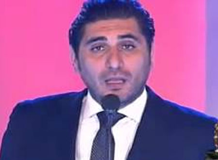 نضال نجم يستعد لتصوير «ورا مصنع الكراسي»