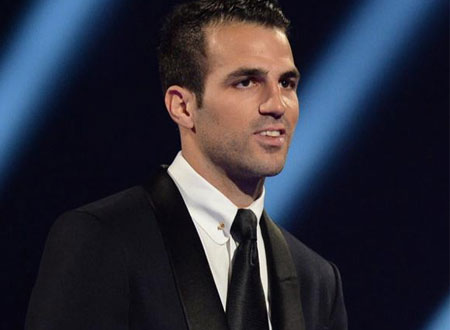  شاهد أغرب حذاء لسيسك فابيرجاس.. فيديو 