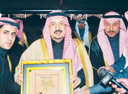 أمير القصيم يكرم «العتيبي»