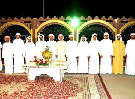 عبد الله العامري يقيم حفلاً بمناسبتي شفاء والده وتخرجه بكلية زايد