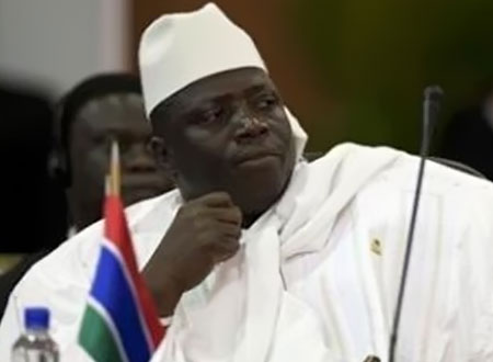 رئيس جامبيا يحيى جامع يمنع اللغة الإنجليزية