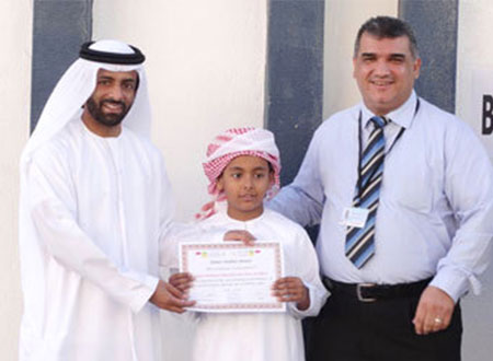 محمد بن حم يُكرّم طلبة متفوّقين