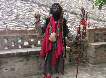 قبيلة هندية تأكل الموتى وتستخدم الجماجم كؤوسا للشرب.. صور