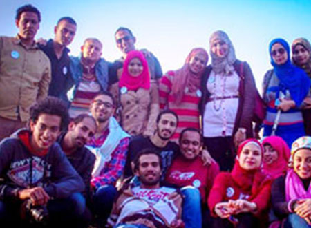 &laquo;ابتسم&raquo; يسعدن الأمهات المسنات فى عيدهن بحديقة الأزهر