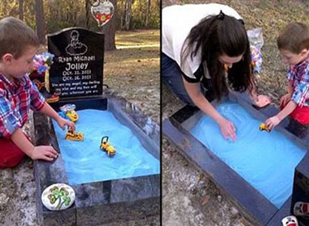 أم تبتكر طريقة غريبة لجعل أبنها يلعب مع أخيه المتوفى